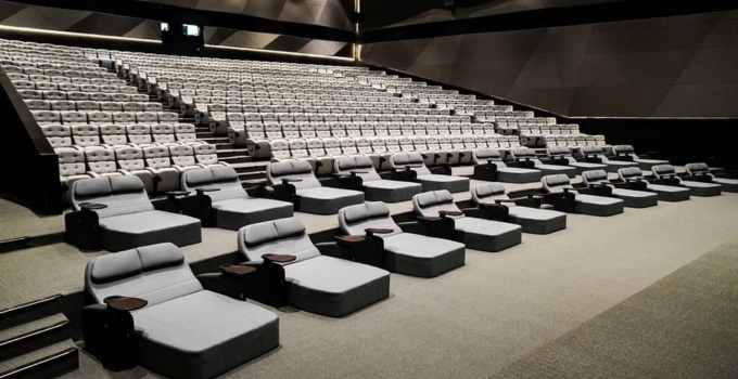 bioskop yang bisa tiduran di flix cinema silver bed hall