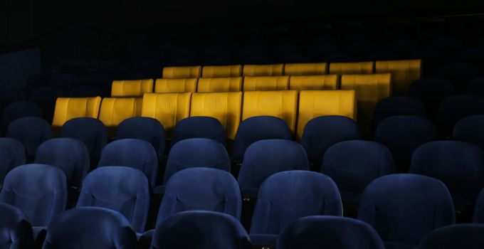 keuntungan memilih kursi tengah di bioskop featured image