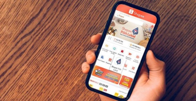 Tangkapan layar dari aplikasi Shopee, menunjukkan langkah-langkah untuk mengajukan pengembalian atau komplain